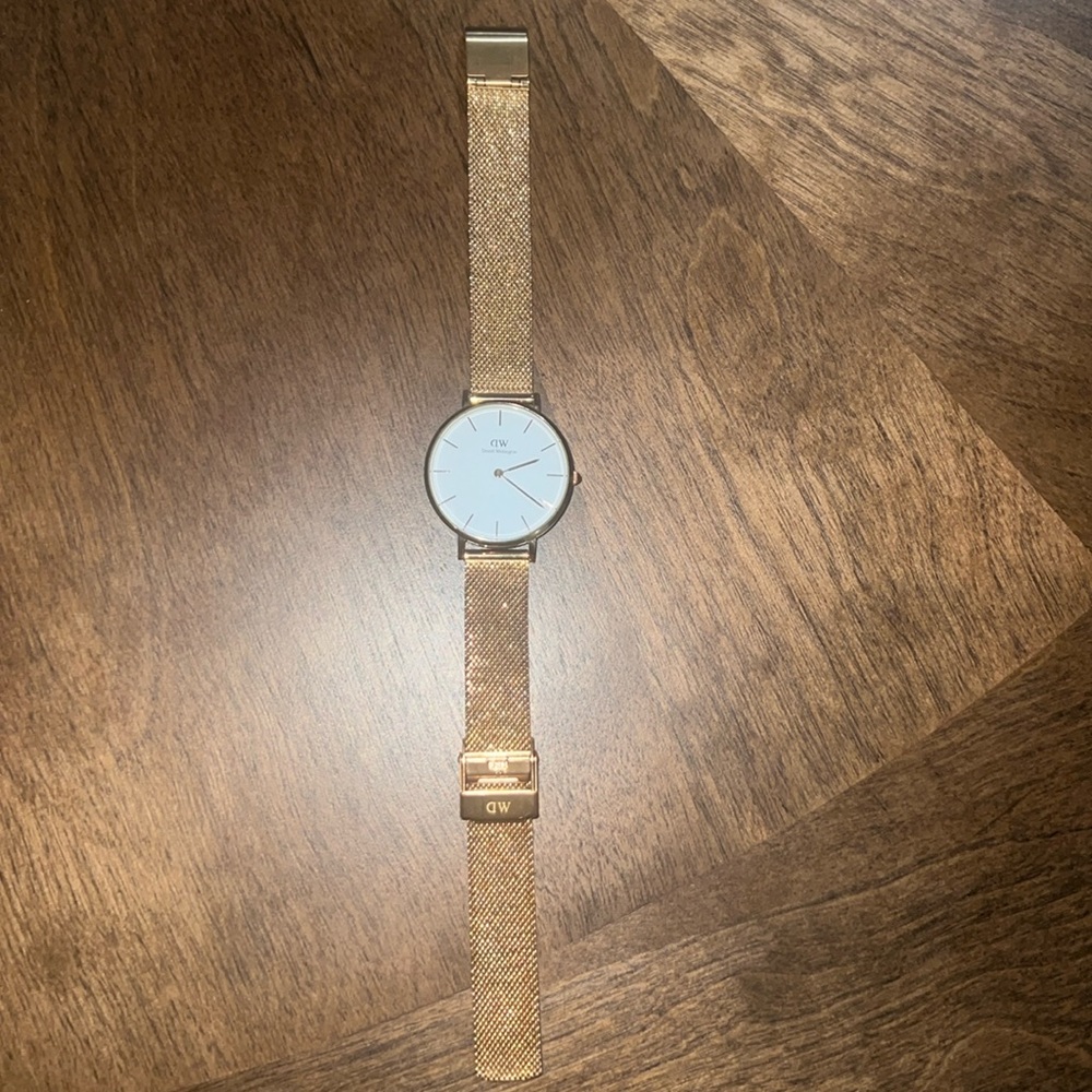 CLASSIC PETITE MELROSE 32MM (WHITE). Daniel Wellington watch.   Gently used.
